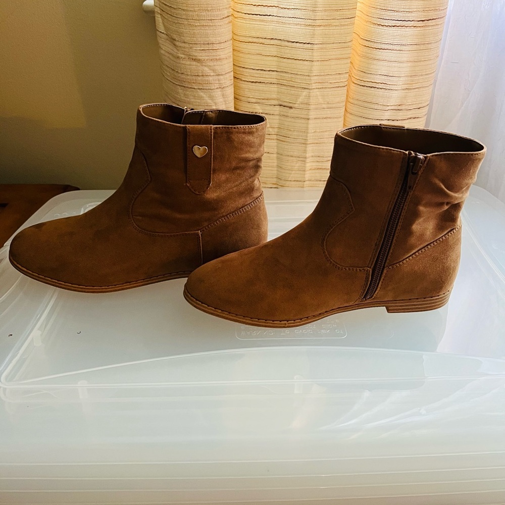 NEW Girls Slouch Bootie - Tan - Picture 3 of 6